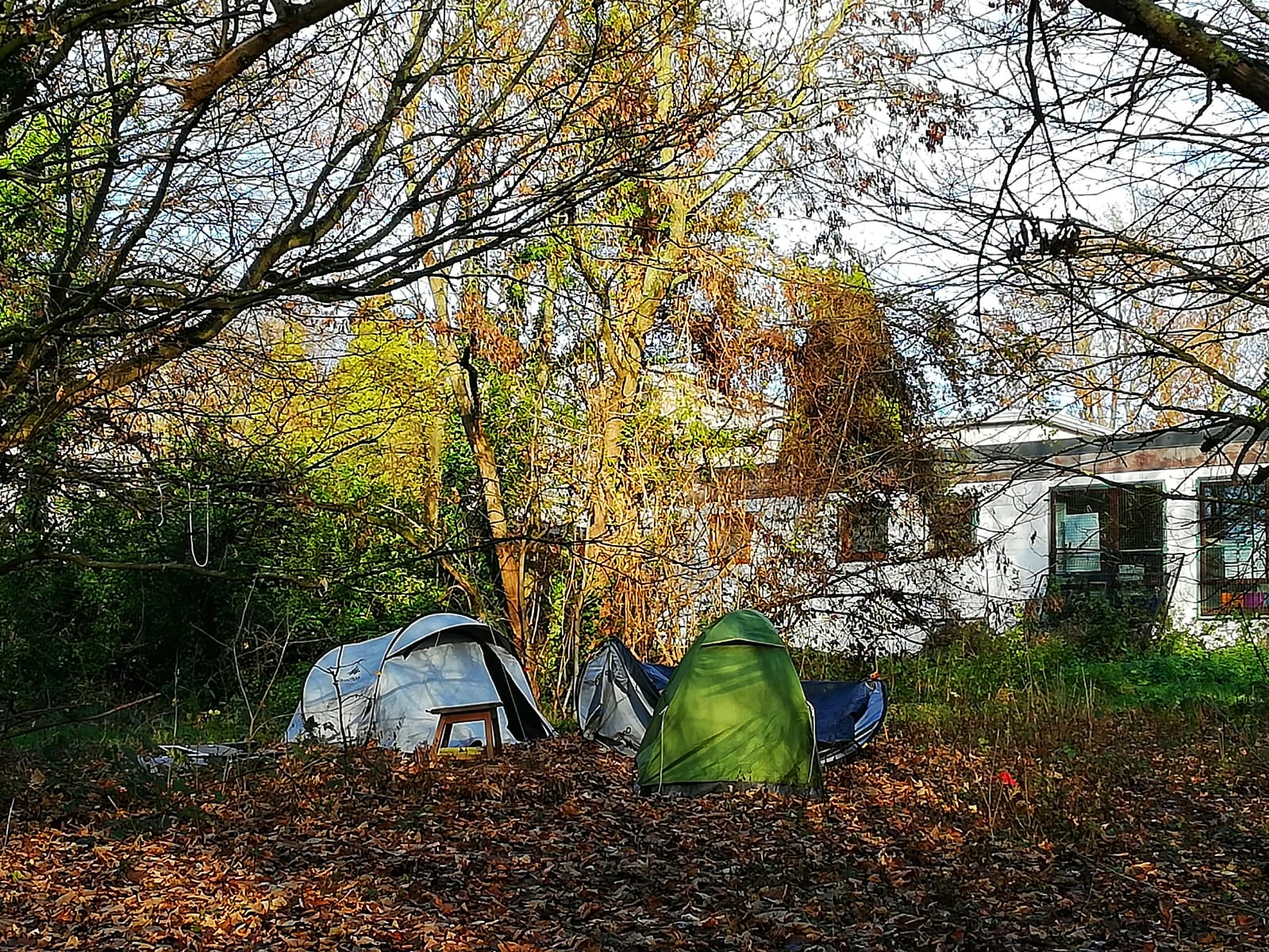 Des liégeois vivent sous tente dans des parcs. A quand un plan pour une ville zéro-SDF ?